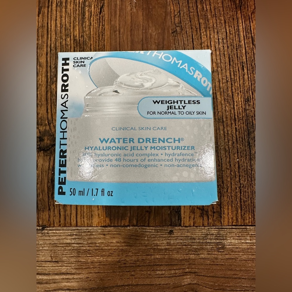 Peter Thomas Roth Water Drench Jelly Moisturizer - Blue and White